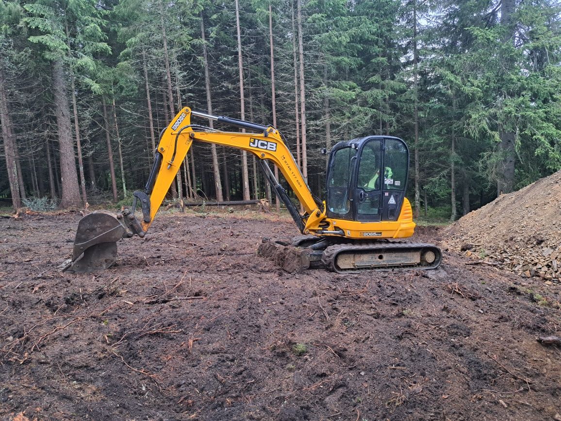 Ofer spre închiriere excavator Jcb 7 tone