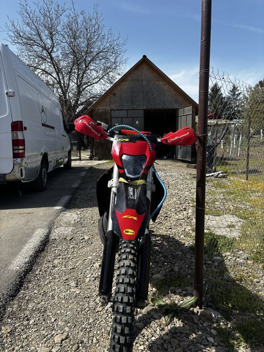 Honda Cr250.