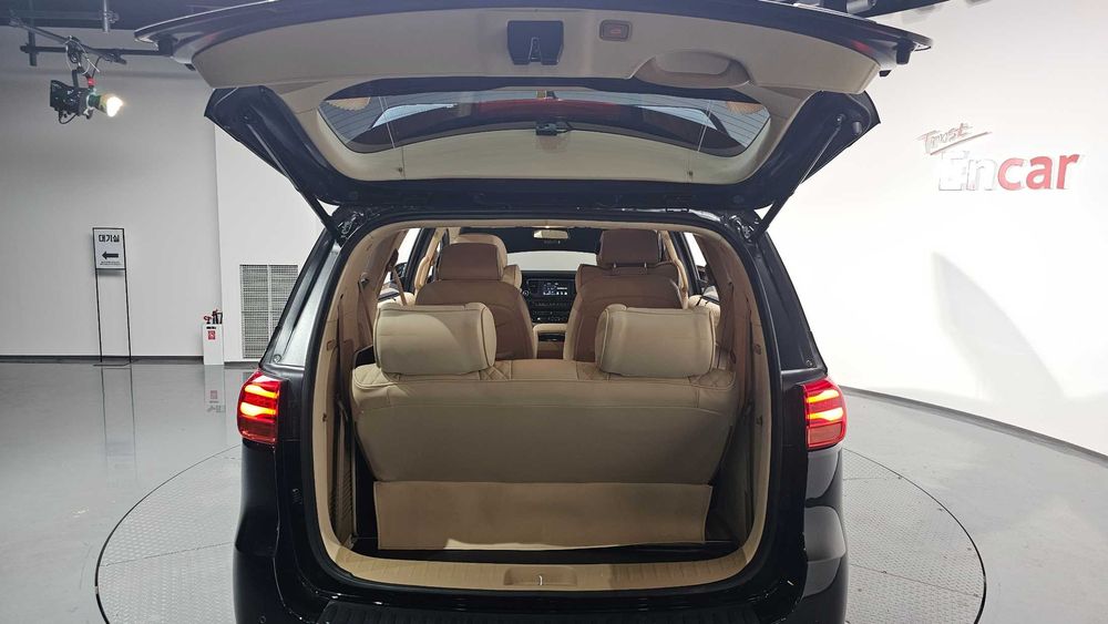 Kia Carnival 9-Seater Hi-Limousine Prestige Hiroof   16