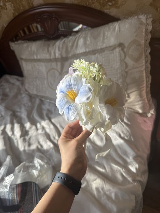 Продам исскуственный букет невесты/бутоньерку