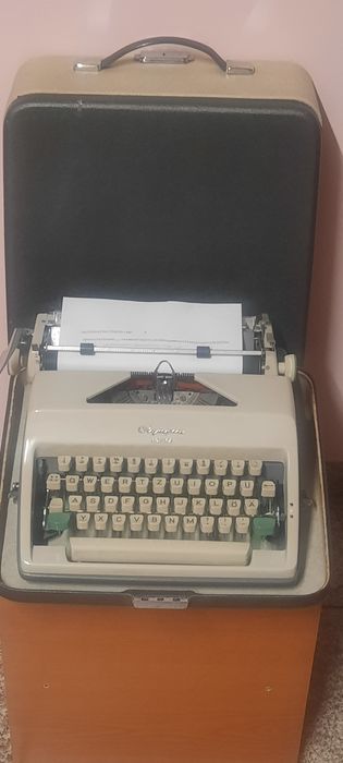 Mașină de scris Olympia Monica