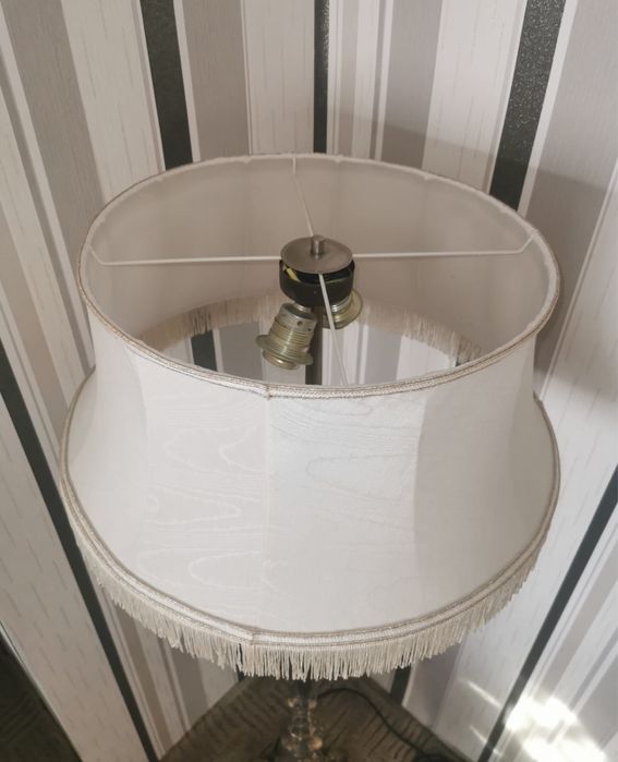 Антикварна подова лампа бронзова месингова основа тежка голяма масивна