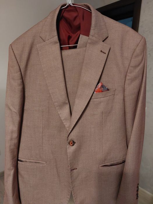 Vând costum eveniment mărimea 52