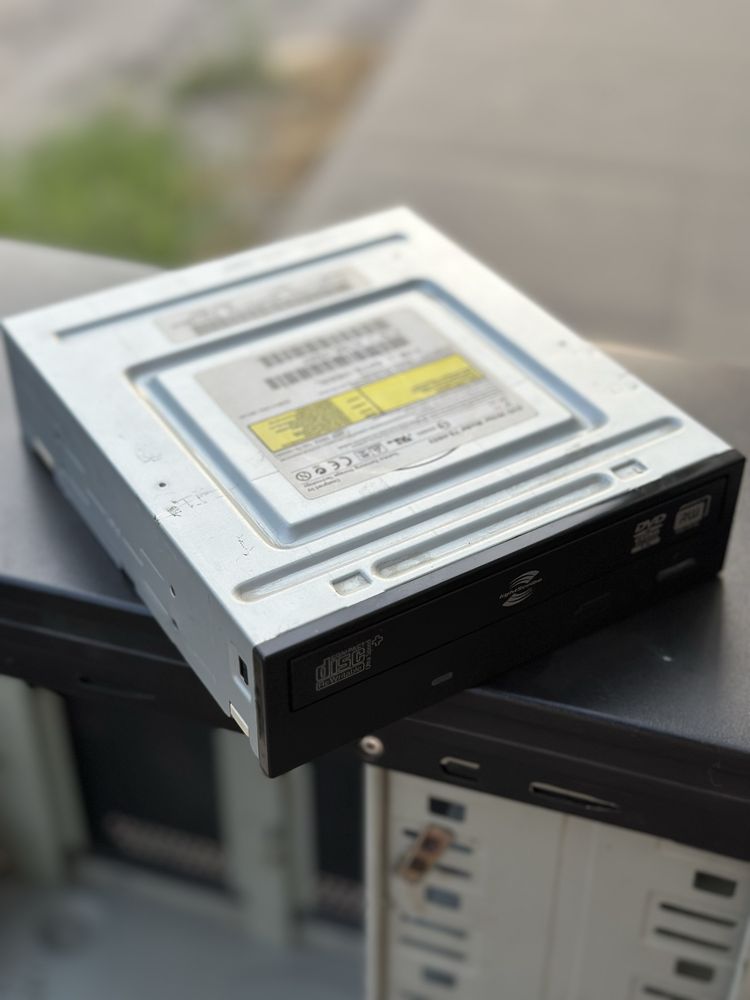Дисковод SATA DVD RW
