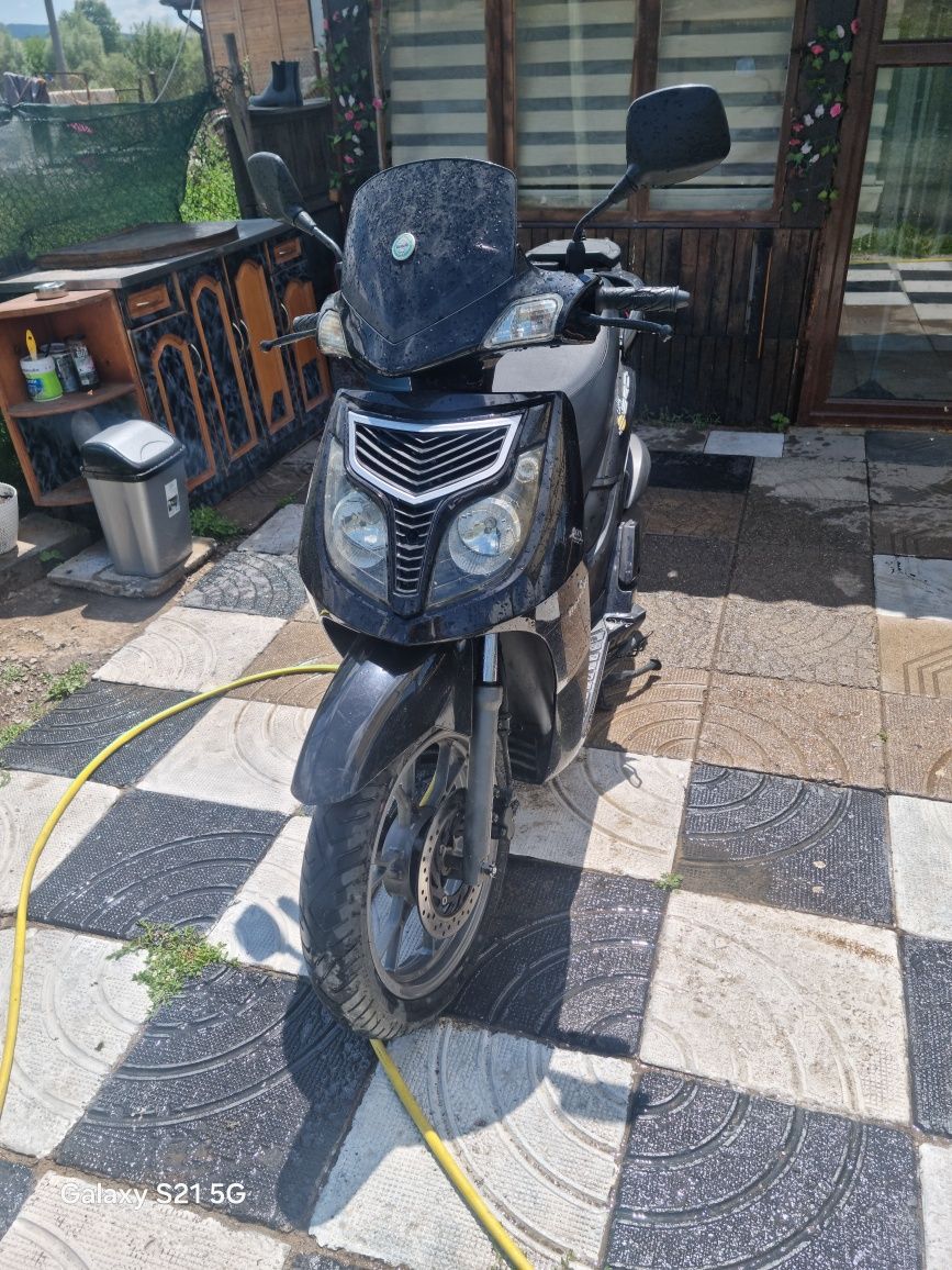 Скутер Beneli 150