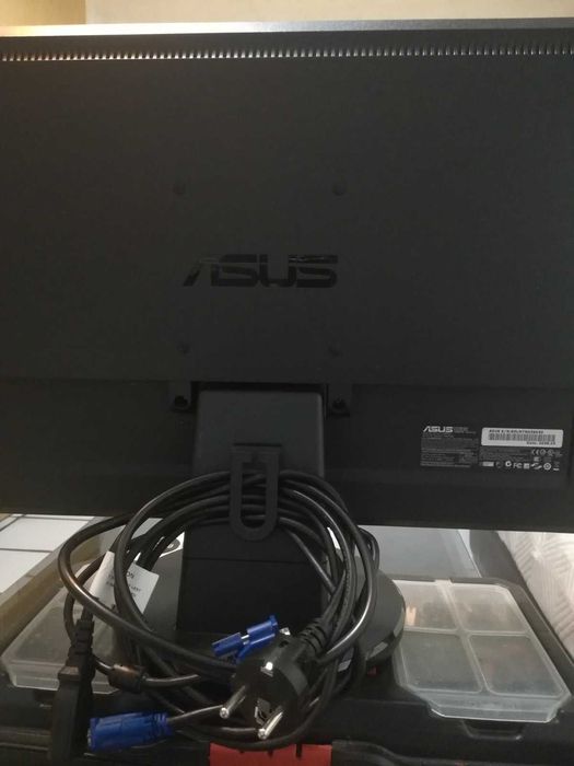 Продавам перфектен монитор ASUS 22"