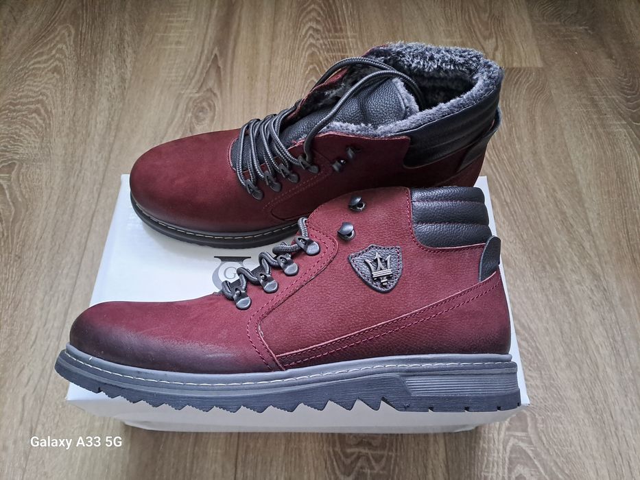 Vand ghete din piele naturala nabuc ( mată ) pentru bărbați.
Marime: 4