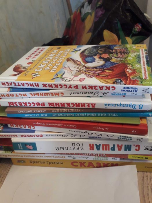 Продам подешевле книги новые .некоторые нечитанные ,писателей С