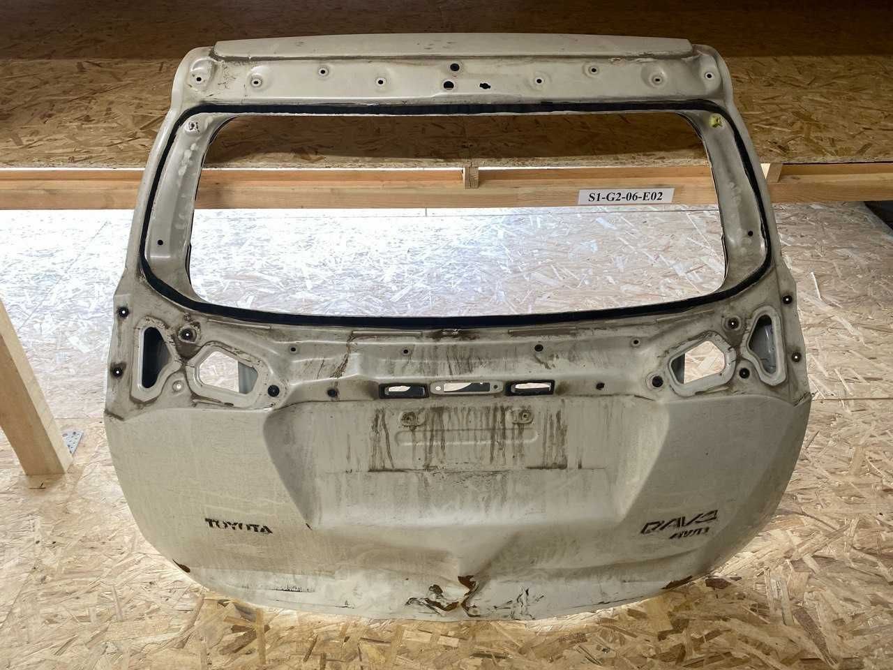 Дверь багажника Toyota RAV4 12-15