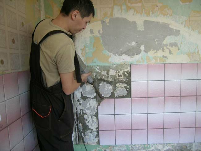Демонтаж стены кафеля стяжки и т.д