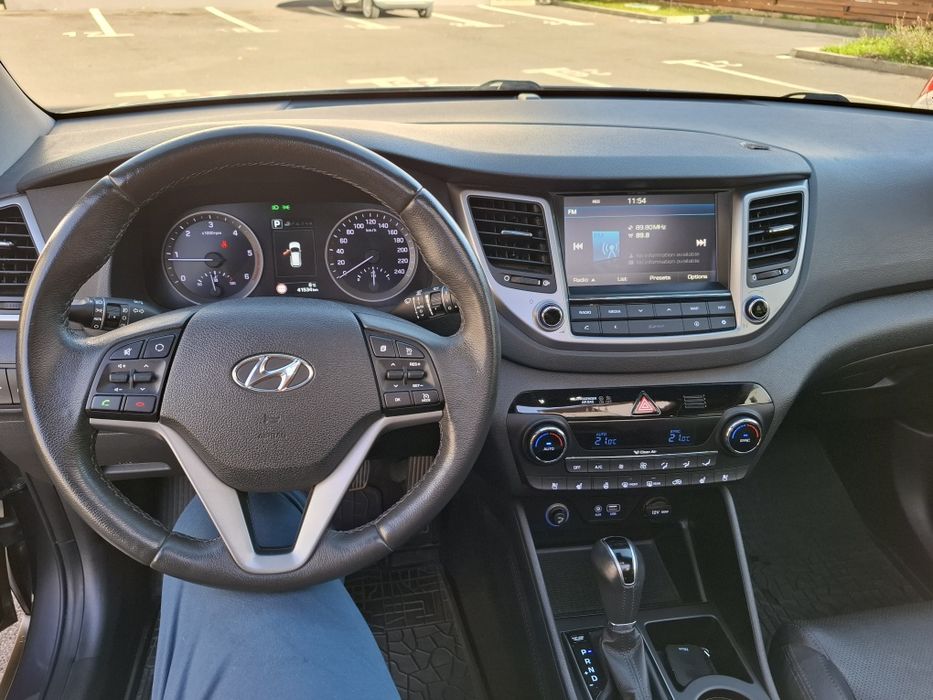 Vând Hyundai Tucson 2.0 CRDI 4WD 6AT LUXURY PACK+