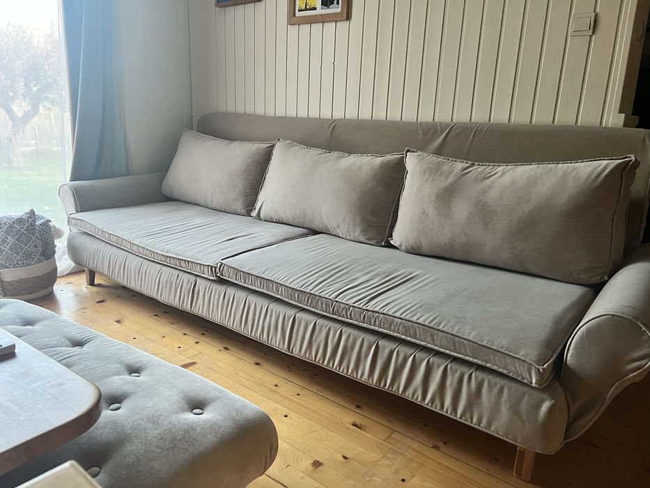 Голям, удобен диван с отоманка