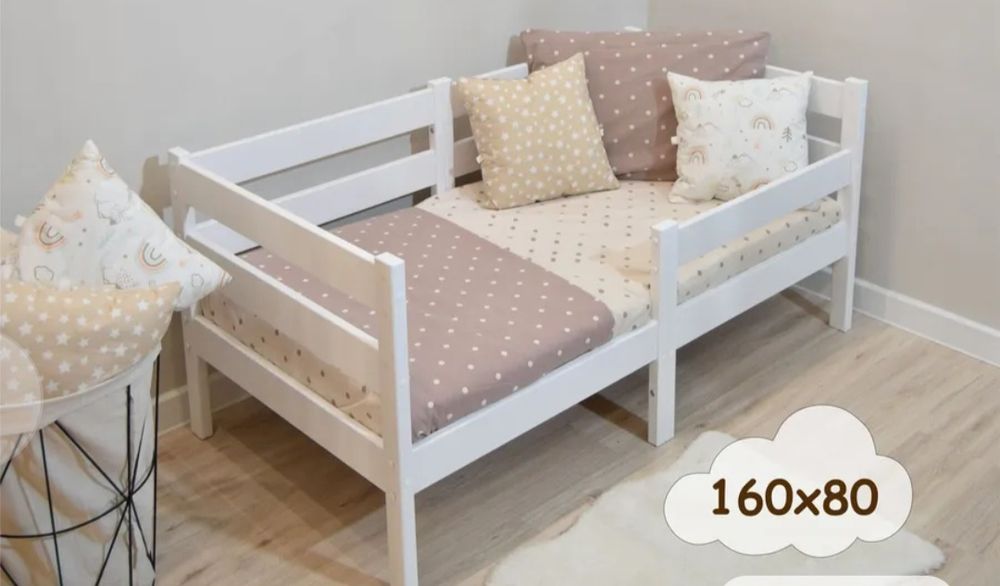 Продам Срочно детскую кровать с бортиком с матрасом