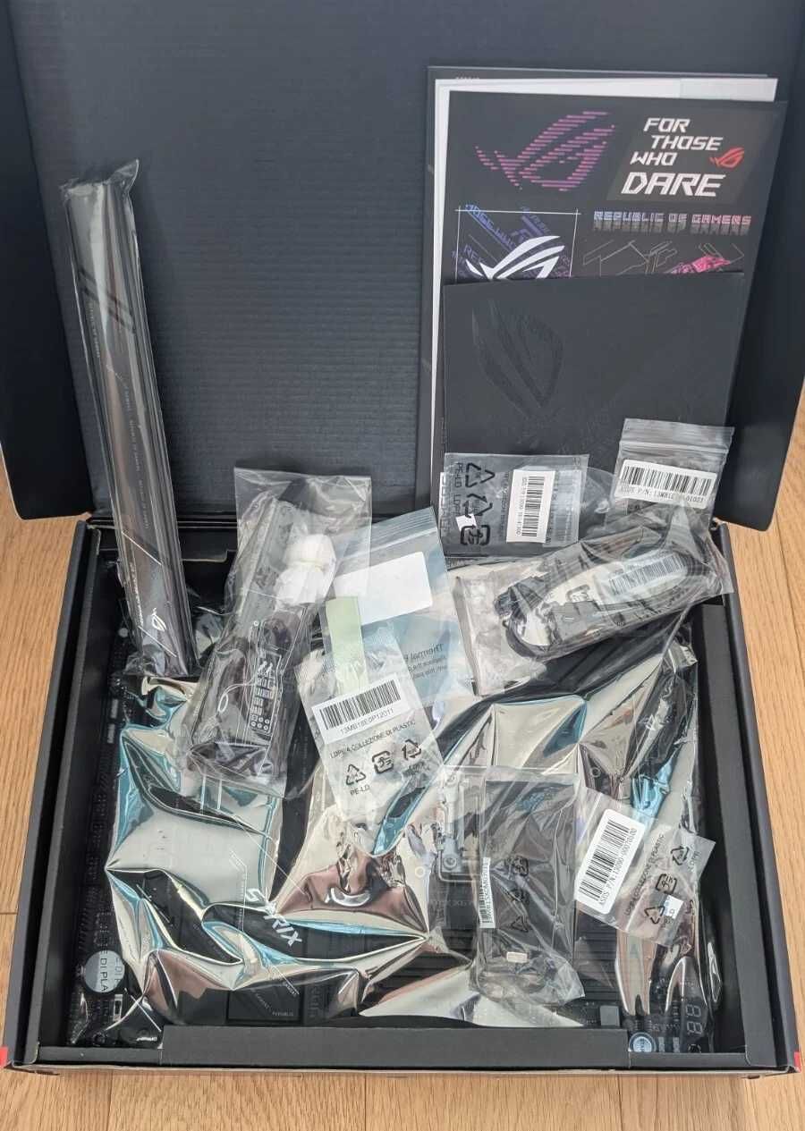 ASUS ROG Strix X670E Е Gaming AM5 + НОВ ! AMD RYZEN 9 9950X3D 16-Core