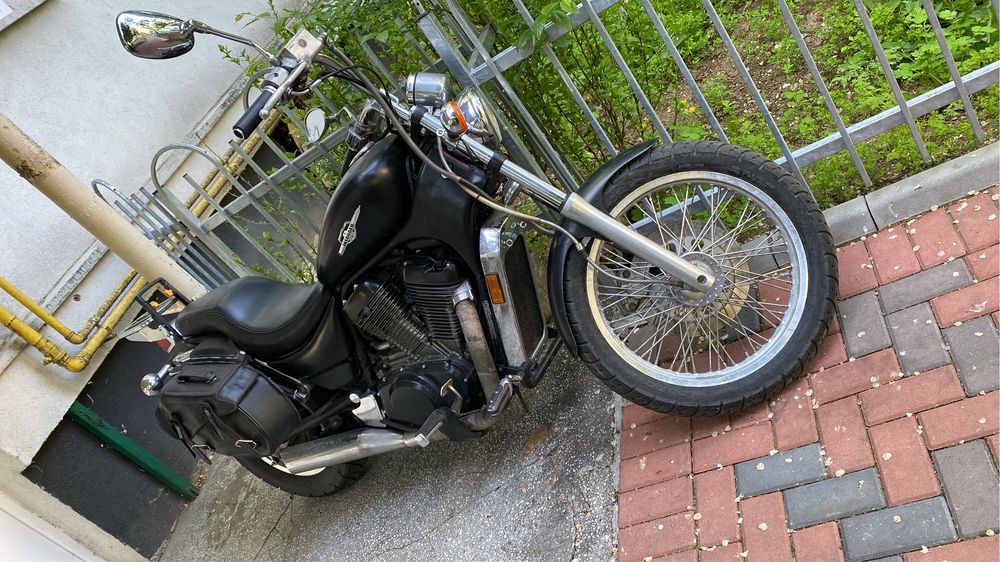 Suzuki intruder vs700