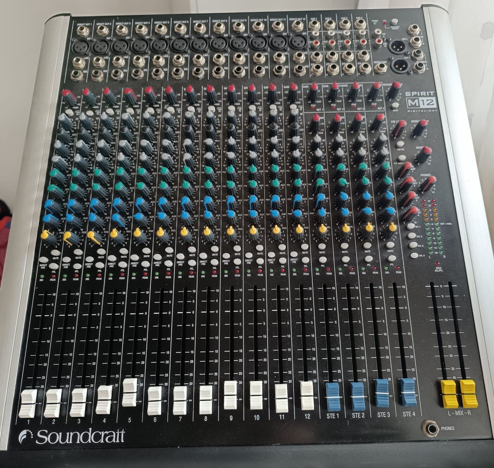 Mixer Soundcraft Spirit M 12