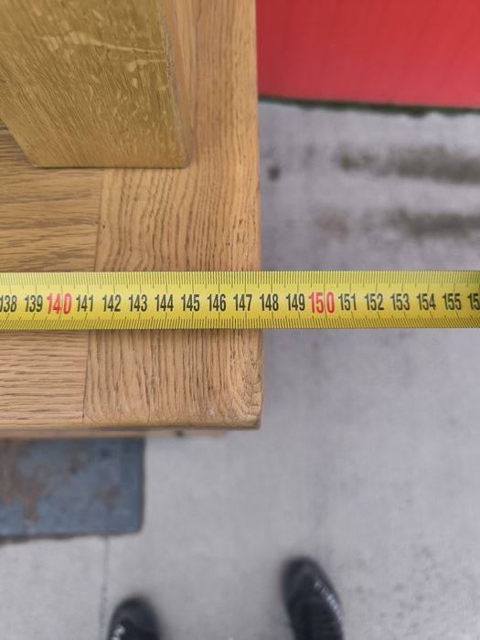 Шкаф от масивен дъб