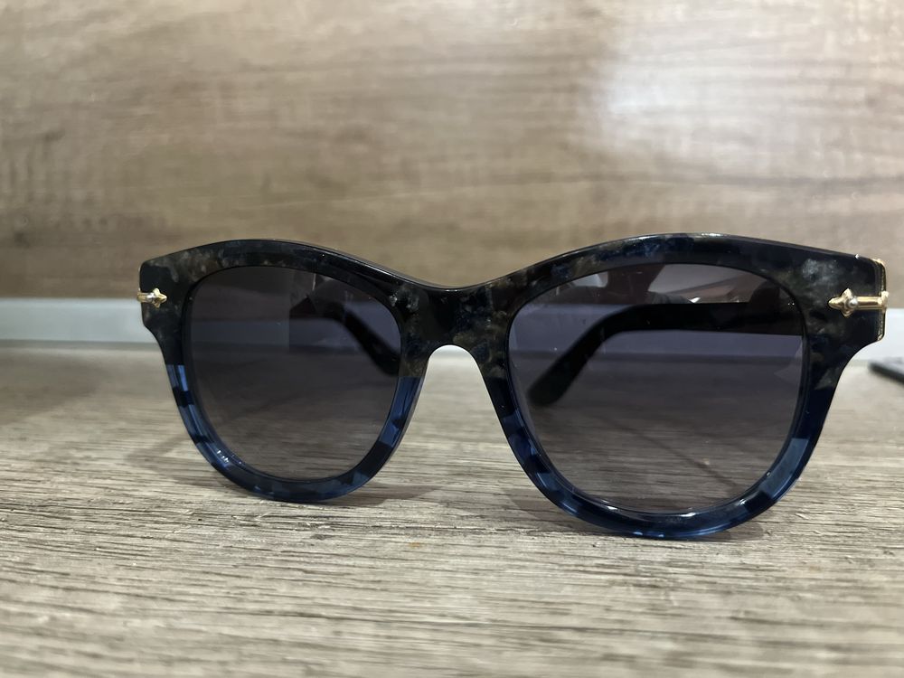 Слънчеви очила на TRUSSARDI