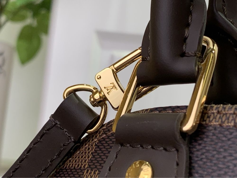 Geanta Louis Vuitton Alma 24