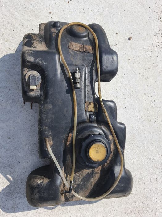 Rezervor tractoras tuns gazon 
Provine de pe un john deer
Cu senzor de