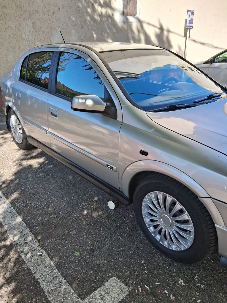 Vând Opel Astra G