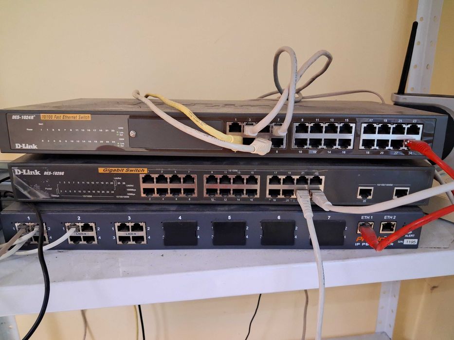 Суичове D-Link DES 1024S и  1026G и сървър Proxima IP PBX Server