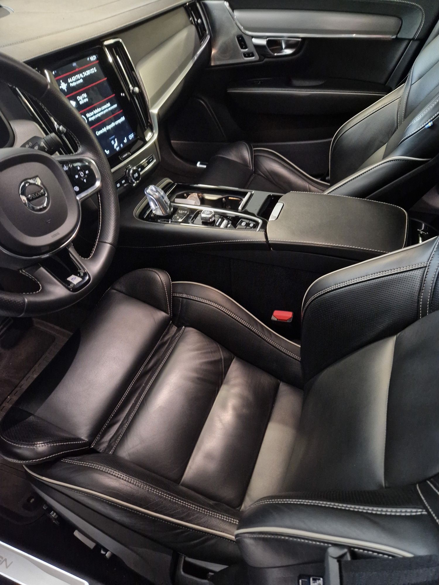 Volvo S90 T8 R-Design Twin-Engine AWD Plug-in Hybrid 392Cp