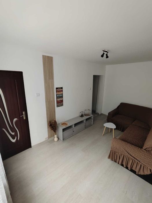 De inchiriat apartament renovat – Calea Șagului, Piața Doina
