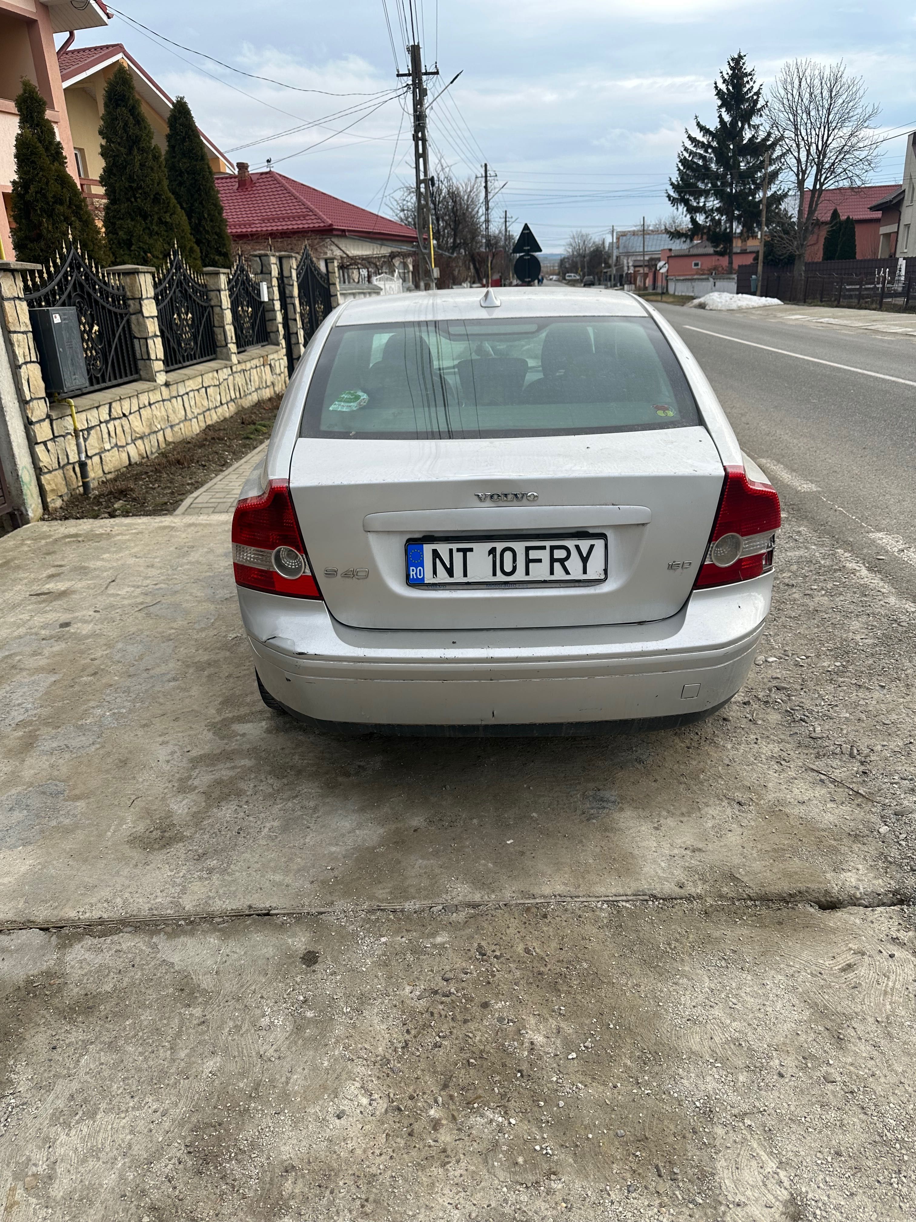 Dezmembrez volvo s40 1.6 bara fata capota faruri radiatoare tot dispon