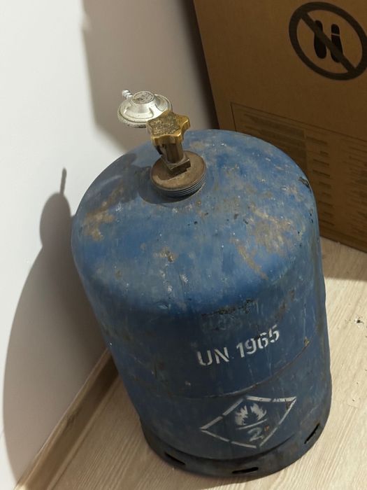 Vand butelie pentru aragaz