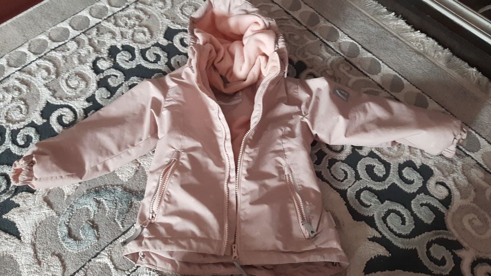 Куртка для девочки на 3-4 года