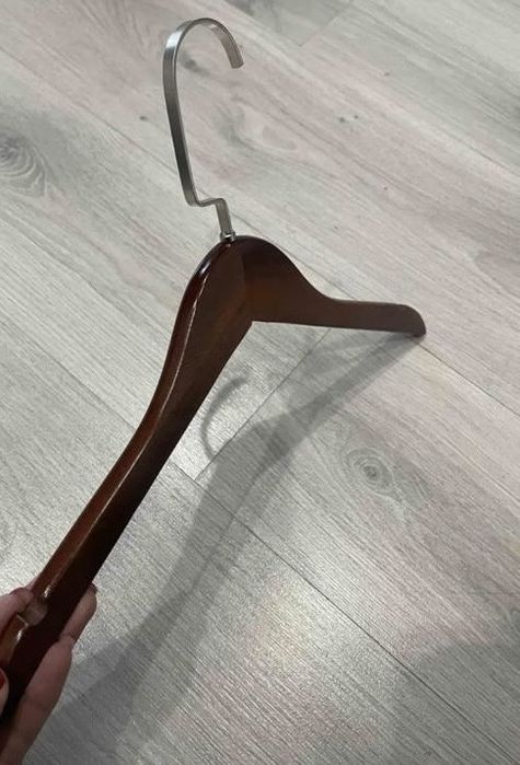 Продам вешалки новые