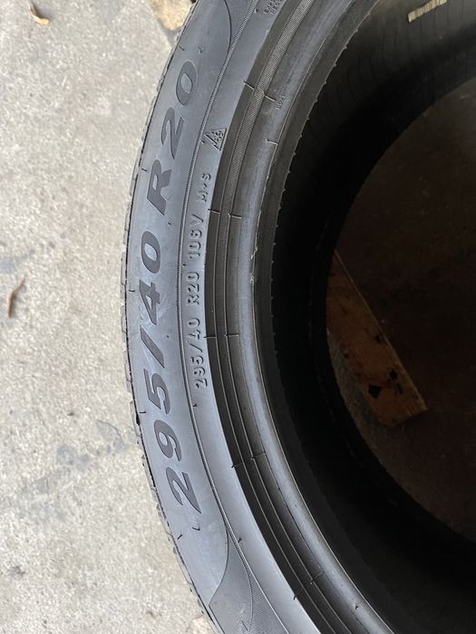 4 anvelope de iarna 295/40/20  Pirelli