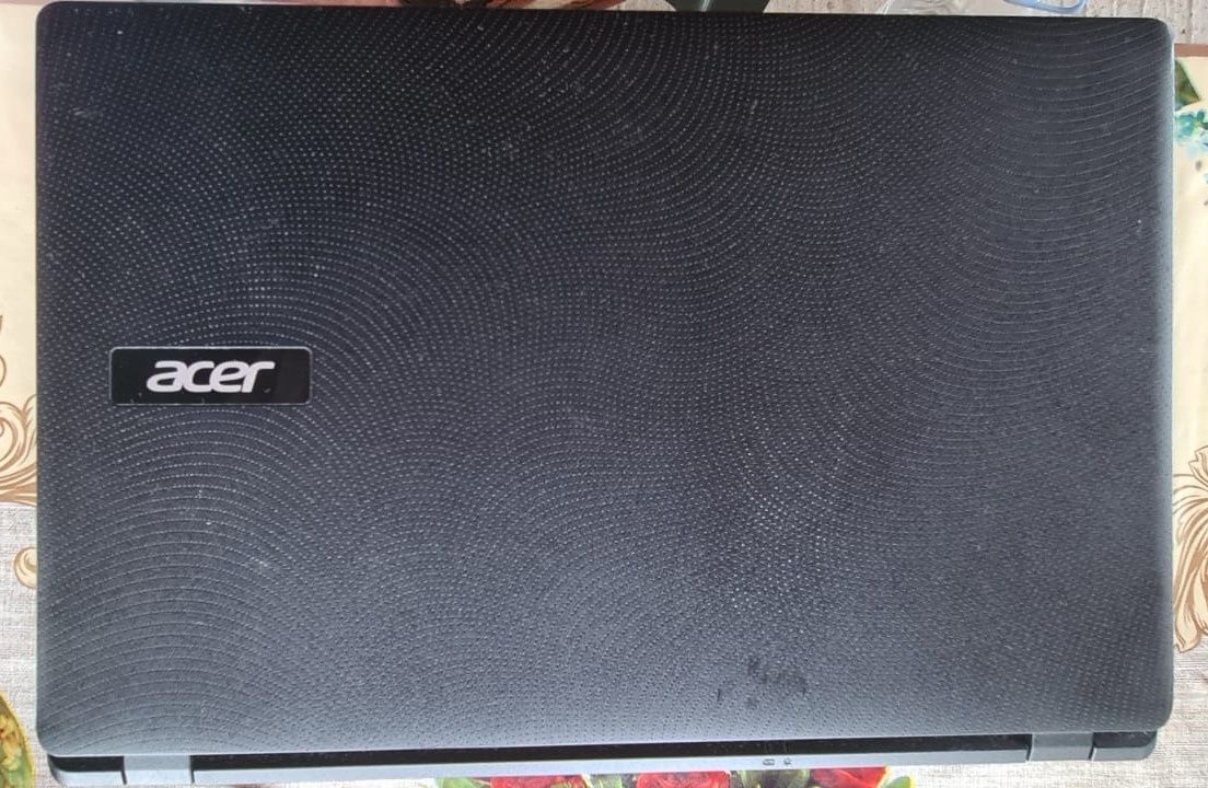 Laptop Acer Aspire ES1-571