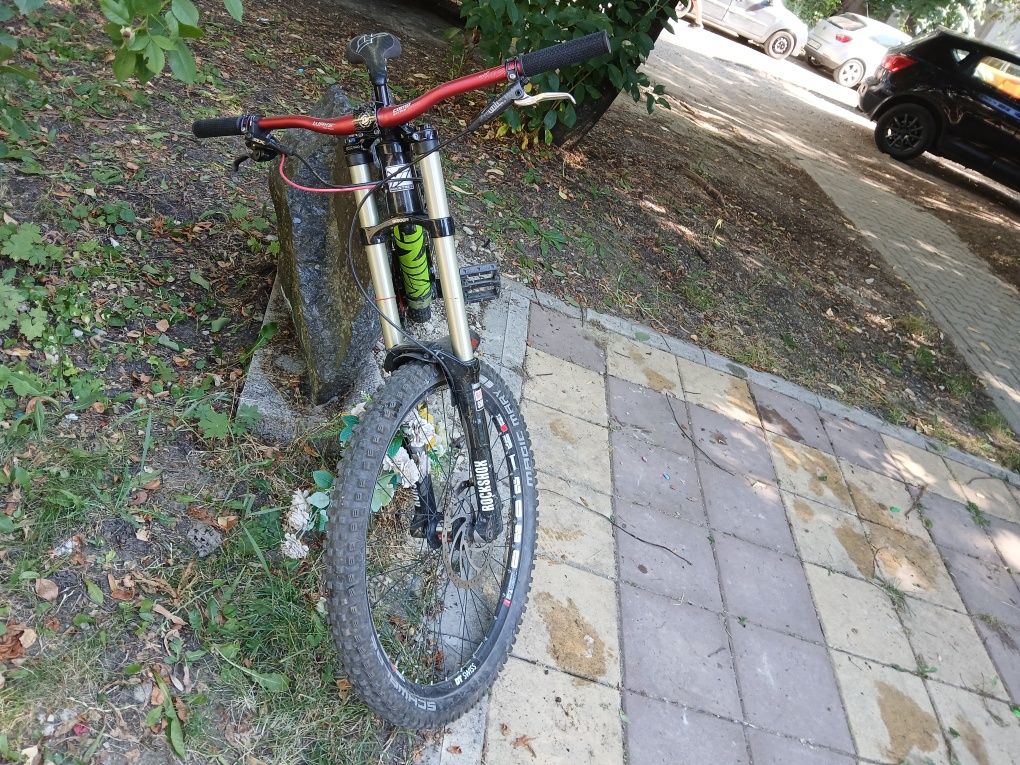 YT Industries  Downhill