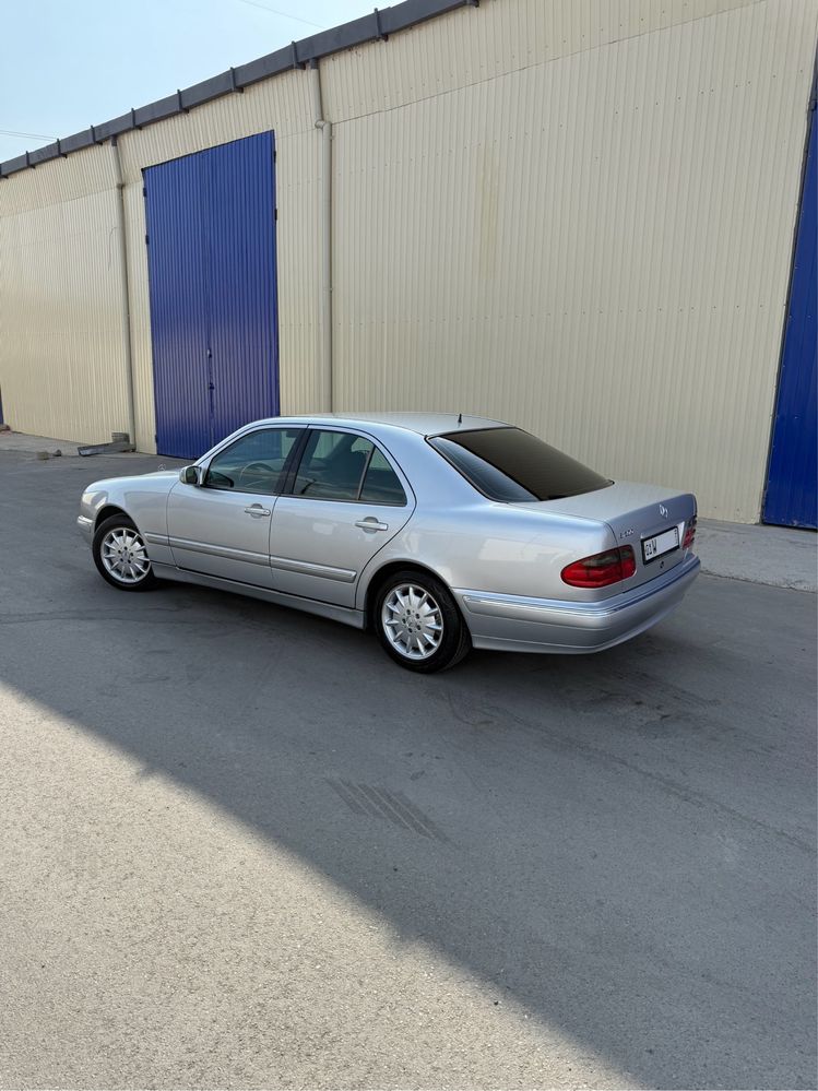 Mercedes - Benz W210