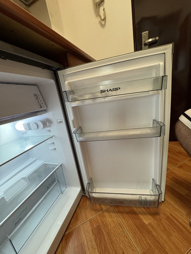 Frigider cu 1 usa SHARP 82 cm 77 L 12 L