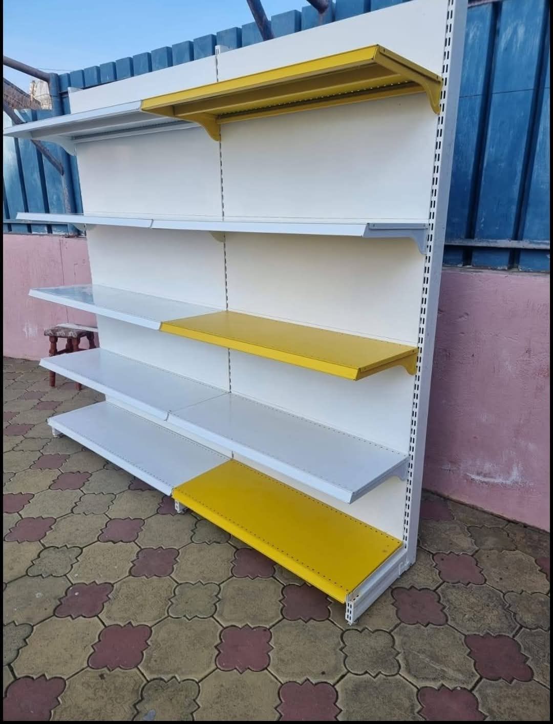 Rafturi metalice pentru magazine