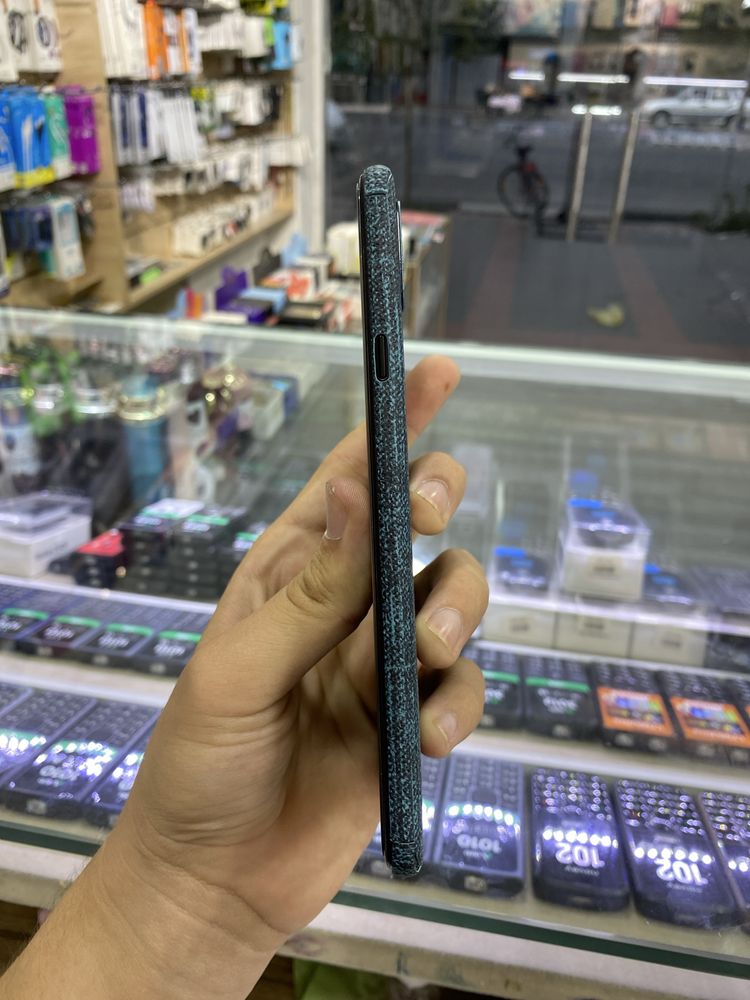 Samsung a20s.