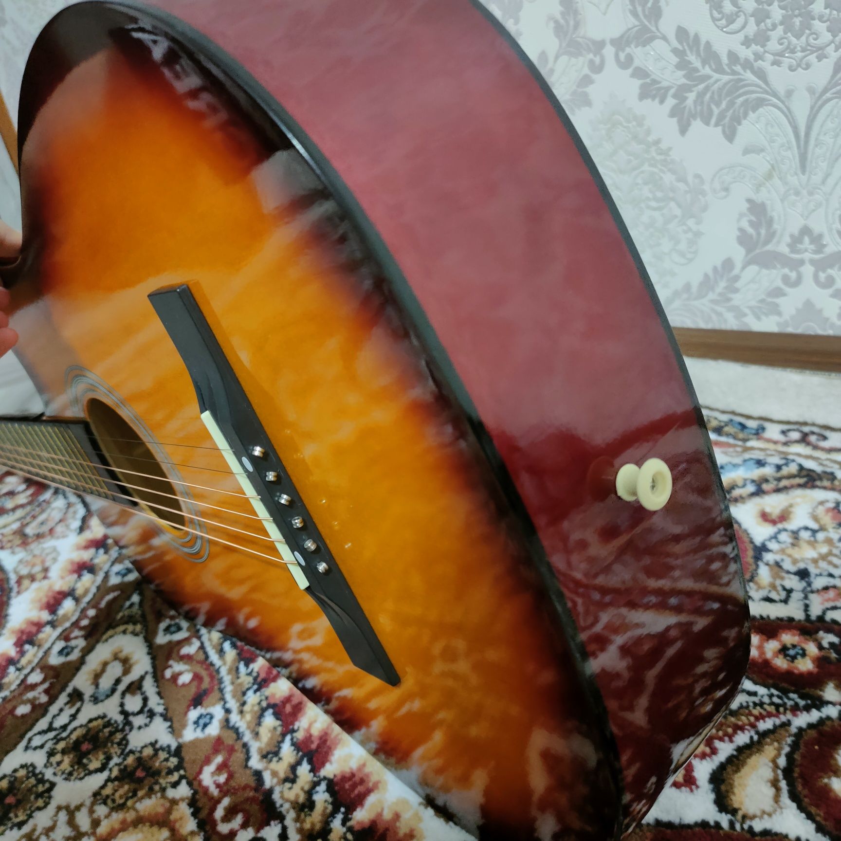 Gitara model 38C srochni sotiladi