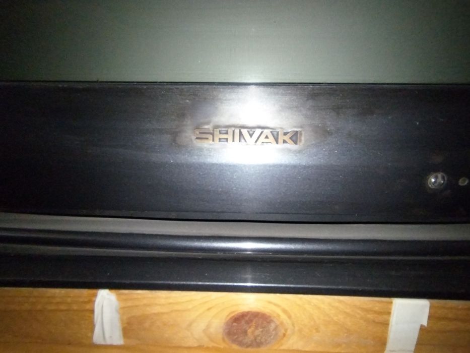 Televizor sotiladi