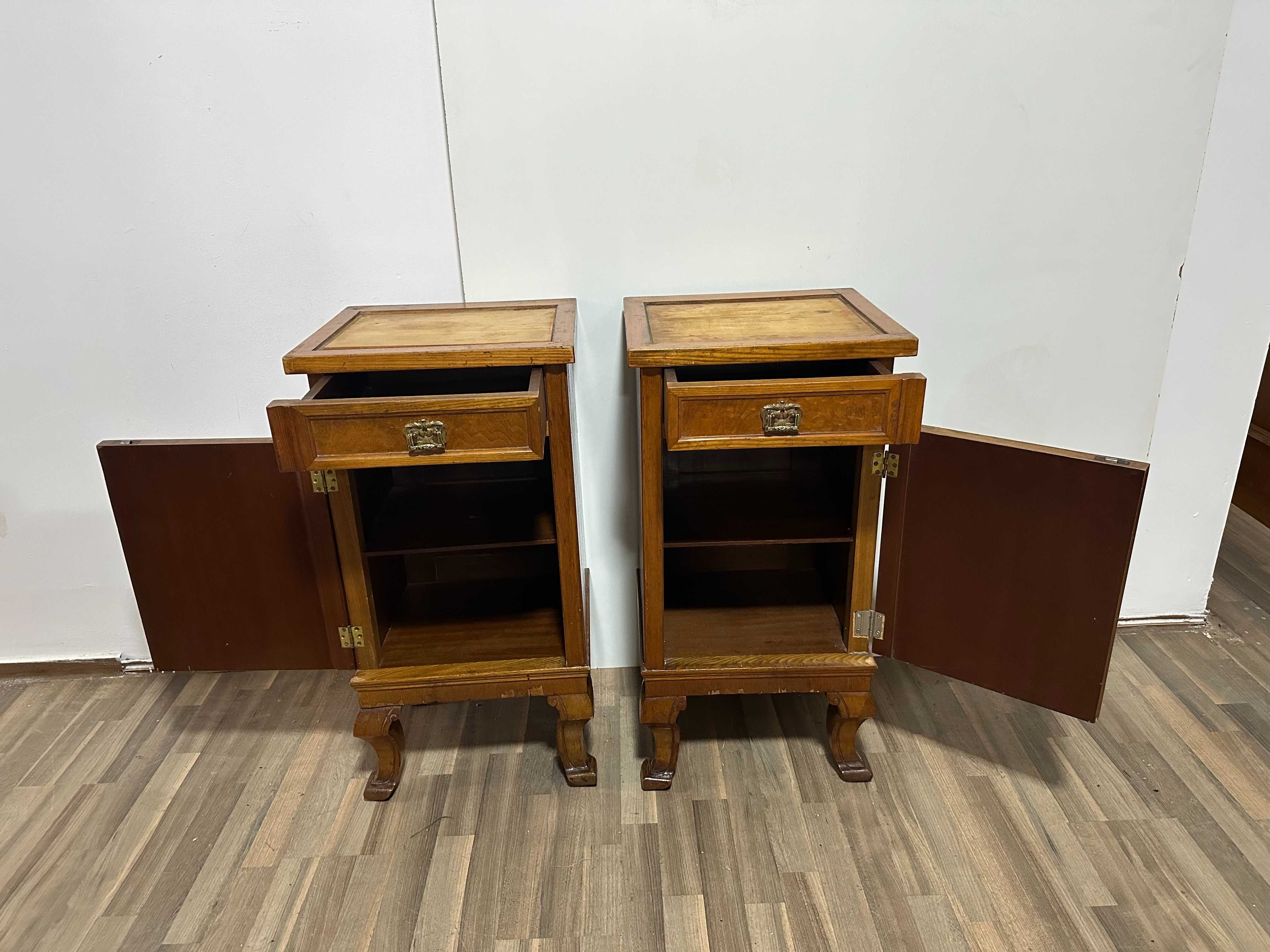 Set 2 Noptiere Vintage; Noptiera din lemn cu usa si sertar