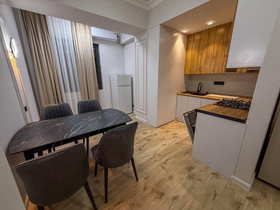 Yakkasaroy tumanida 2 xonali uy sotiladi.