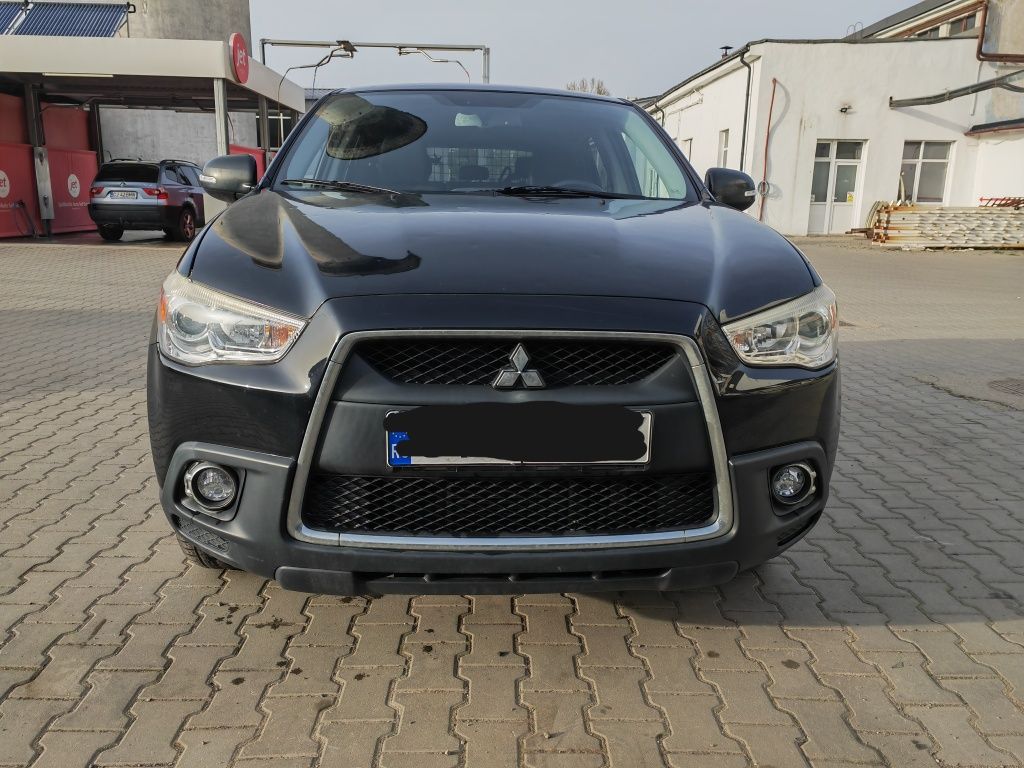 Vând Mitsubishi ASX