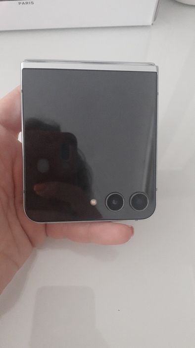 Здравейте,продавам Samsung flip 5