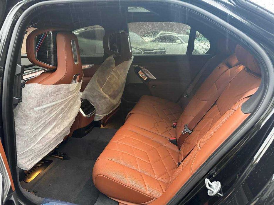 Продам новую BMW i7 eDrive50!