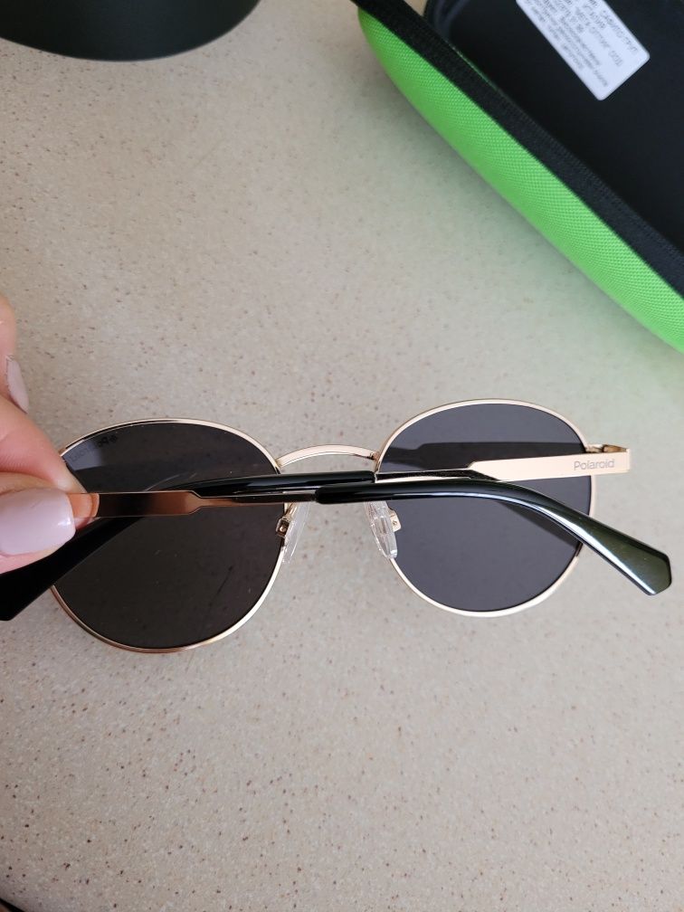 Дамски слънчеви очила Polaroid с калъф