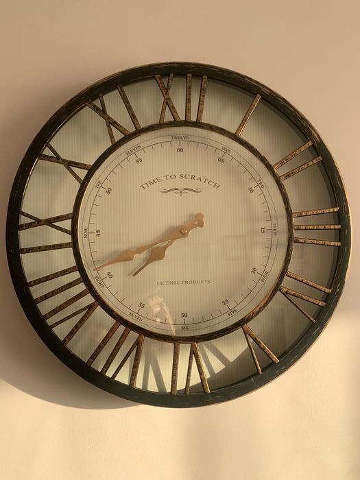 Нов стенен часовник