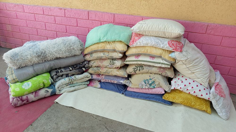 Продаётся одеял и подушек  .