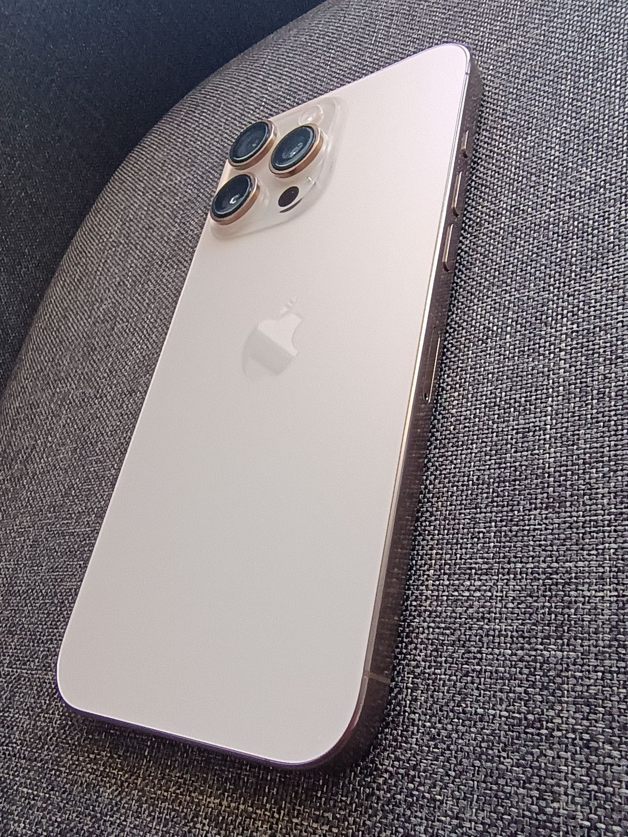 iPhone 16 Pro Max 256GB – Desert Titanium с гаранция като нов